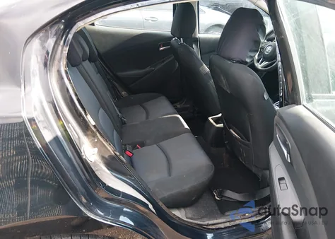 2018 Toyota Yaris Ia z USA, uszkodzony, nr VIN 3MYDLBYV5JY317110